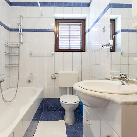 Appartement With A Parking Space Punat, Krk - 21297